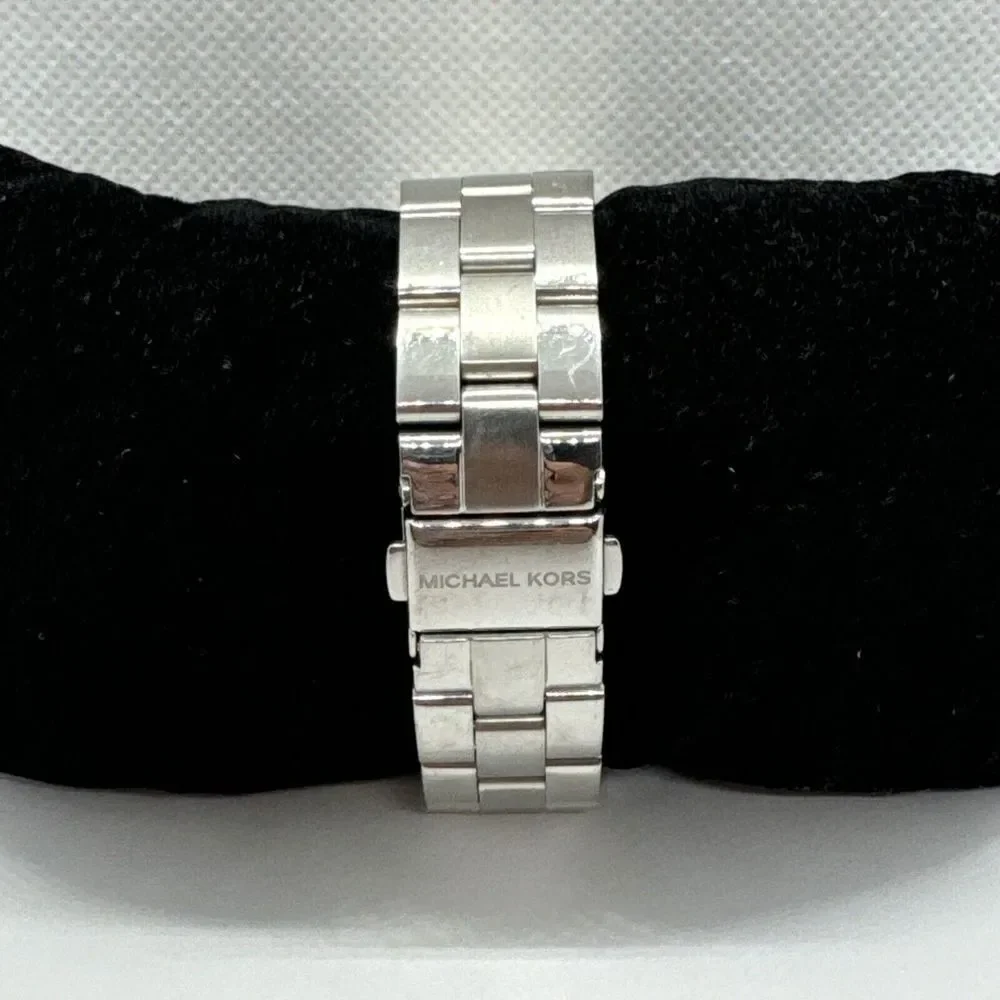 Michael Kors MK3559 Women Silver Stainless Steel Analog Dial Quartz Watch JNA298